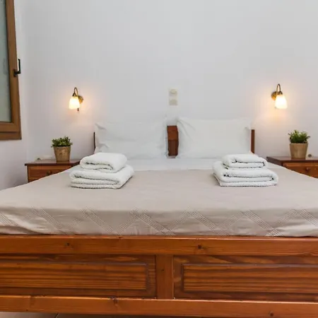 Πανσιόν Aqua Naxos & 3*