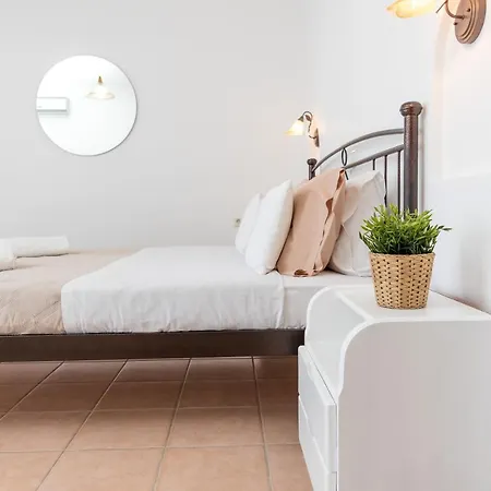 Aqua Naxos & Πανσιόν 3*