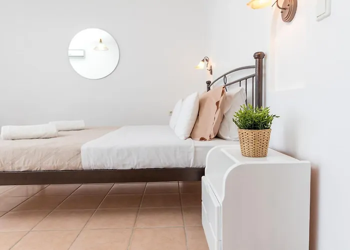 Aqua Naxos & Casa de hóspedes 3*